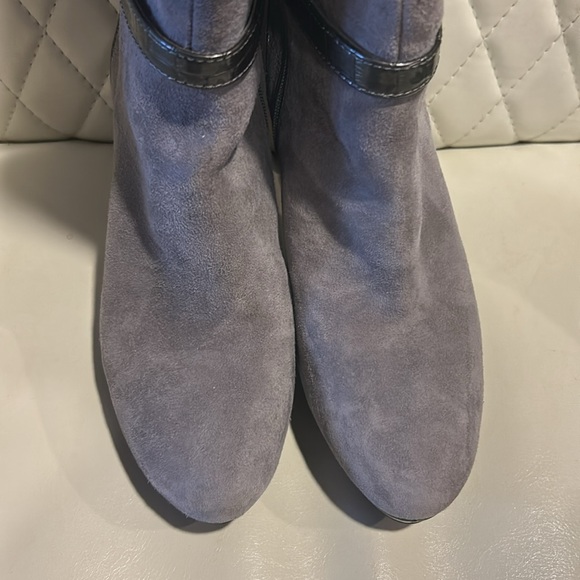 “Bandolino” BDCala Dressy Heel Platform Boots Womens 7.5 Gray Suede w/ Side Zip - Picture 7 of 17